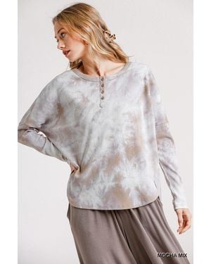 TRUEDAMES Tie Dye Round Neck Ribbed Button Front Top With Round Hem - Gray