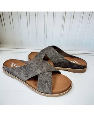 Very G Tawney Tooled Sandal - Gray