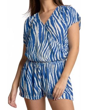 Elan Zaza Short Sleeve V-Neck Cropped Blouse - Blue