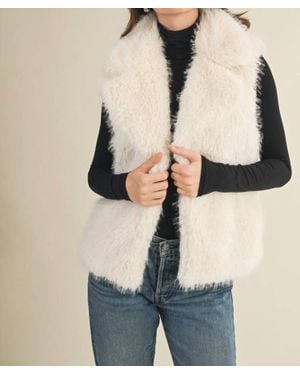 Mustard Seed Curly Textured Faux Fur Vest - Natural