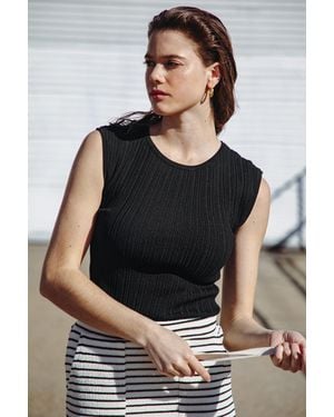 TRUEDAMES Set The Pace Knit Top - Black