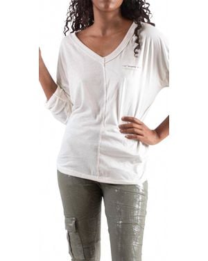 Gigi Moda Piamo Two Tone V-Neck Knit Top - White