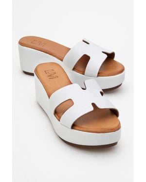 Forever & Always Shoes Lia Leather Platform Sandal - White