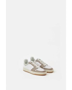 Closed Low Top Sneaker - White