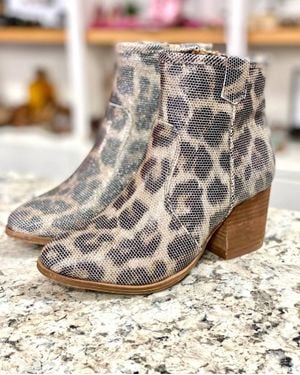 Very G Carlos Leopard Bootie - Gray