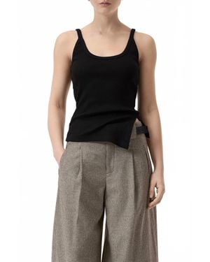 Closed Tank Top With Slit - Black