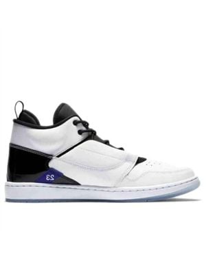 Nike Fadeaway Mid-Top Basketball Shoes - White