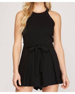 She + Sky Woven Pleated Shorts - Black