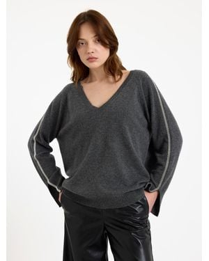 Brodie Cashmere Glitz Split Cuff Relaxed Cashmere V Neck Sweater - Gray