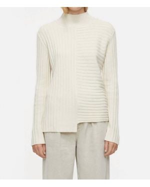 Closed Turtle Neck Pullover - White