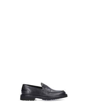 Tricker's Sleek Leather Penny Loafers With Sturdy Rubber Sole - Black