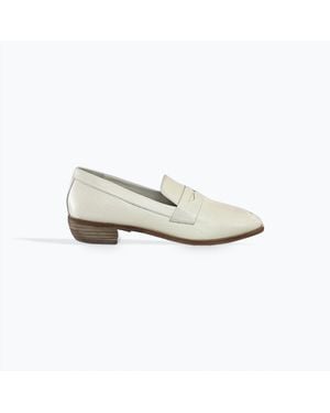 42 GOLD Yasmeen Croc Embossed Loafer - White