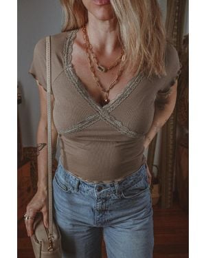 TRUEDAMES Dark Lace Splicing Criss Cross Slim Fit V Neck T Shirt - Brown