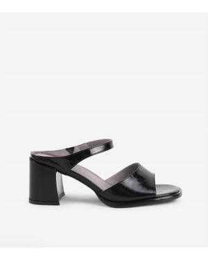 INTENTIONALLY ______ Apex Sandals - Black