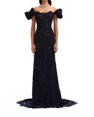 Oscar de la Renta Off The Shoulder Guipure Lace Gown With Train - Blue
