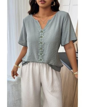 TRUEDAMES Plus Size Floral Patchwork Ruffle Trim Loose Top - Gray