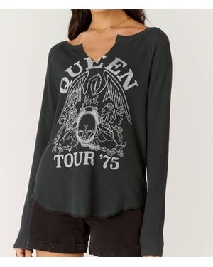 Daydreamer Queen Crest Notch Neck Thermal Tee - Black