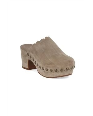 Chocolat Blu Gemini Scalloped Clog With Studs - Natural