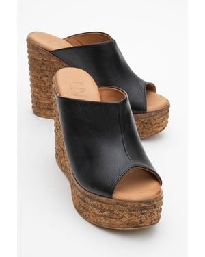Forever & Always Shoes Nelly Leather Platform Sandal - Black