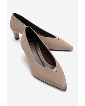 Prologue Shoes Versay Pointed Toe Kitten Heel Pump - Natural