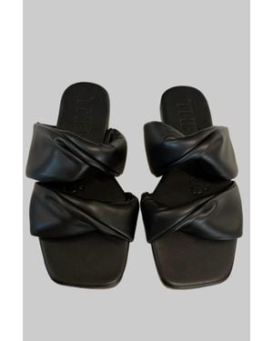 THEMOIRÈ Leather Sandal - Black
