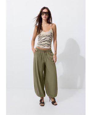 Stradivarius Top Slim Con Paillette E Stampa Animalier - Verde