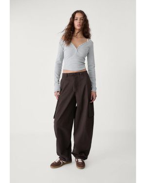 Stradivarius Pantaloni Cargo Parachute - Marrone