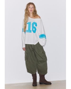 Stradivarius Maglietta Maniche Lunghe Scollo A Barchetta Con Stampa Posizionata - Verde
