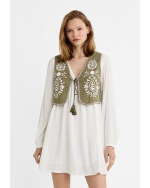 Stradivarius Vestito Corto Con Gilet Ricamato - Bianco