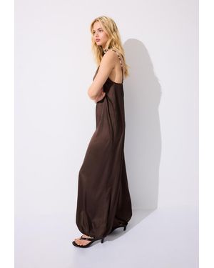 Stradivarius Tuta Lunga Satinata Con Perline - Marrone