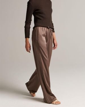Vince Mid Rise Shine Crepe Pull On Pant - Brown