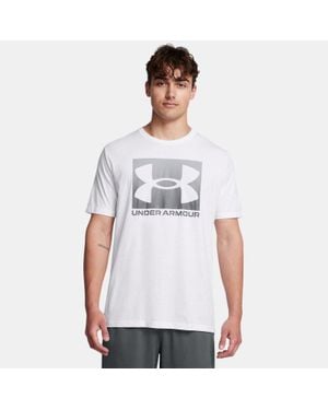 Under Armour Camiseta Deportiva De Manga Corta Boxed Para Hombre Pitch Gris - Blanco