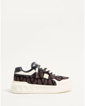 Valentino Garavani ワンスタッズ Xl ナッパレザー X トワル イコノグラフファブリック ロートップスニーカー おとこ フォンダン/ライトアイボリー - ホワイト