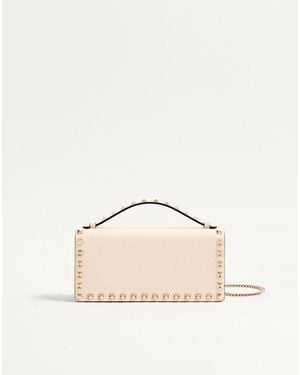 Valentino Garavani ロックスタッズ グレインカーフスキン チェーンウォレット 女性 ライトアイボリー - ナチュラル
