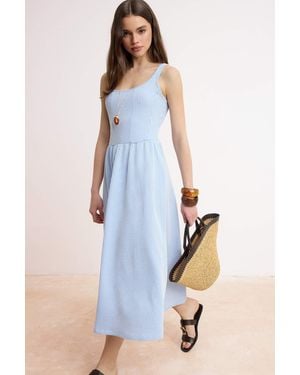 Trendyol Mi̇Lla Damen Gestreift Midi Ärmellos Skater Kleider - Blau