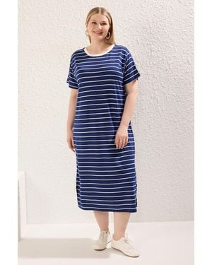 Trendyol Damen Dunkelblau Gestreift Midi Kurz Casual T-Shirt Kleid Große Größen Kleid
