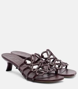 Loewe Mules Petal Anagram 45 En Cuir - Rouge