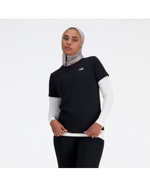 New Balance Laufshirt Sport Essentials Heathertech T-Shirt mit Label - Schwarz