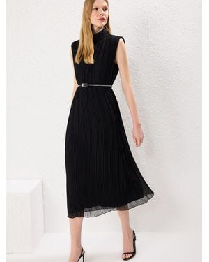 Trendyol Kleid - Schwarz