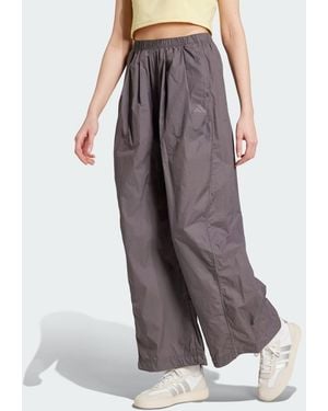 adidas Pantaloni City Escape Summer Parachute - Marrone