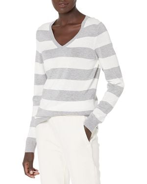 Amazon Essentials Regular-fit Lightweight Long-sleeve V-neck Sweater - White
