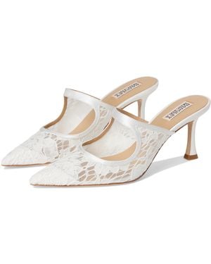 Badgley Mischka Oaklyn Pump - White