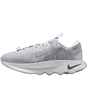 Nike Motiva Sneaker - Gray