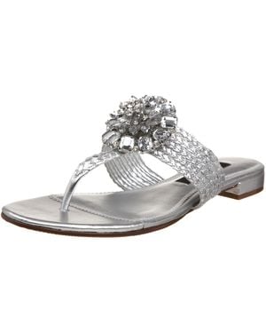 Nina Delorah Thong,silver Laminate,8 M Us - Metallic