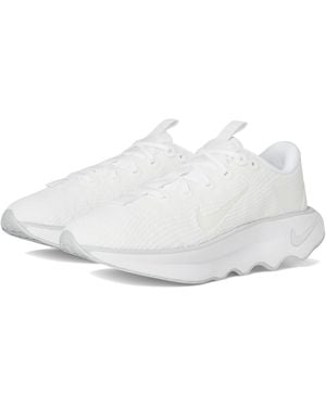 Nike Motiva Sneaker - White