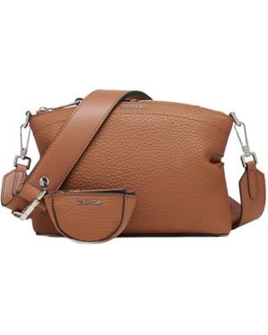 【レディース】  Cypress Logo Crossbody バッグ Calvin Klein Cypress Logo Crossbody Bag in Black | Lyst