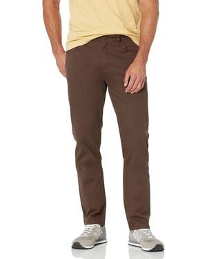 Amazon Essentials Chino Elasticizzati Comodi con 5 Tasche e vestibilità Sportiva - Marrone