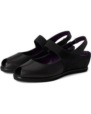 Vaneli Rayce Pump - Black