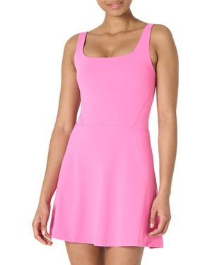 Amazon Essentials Abito da Tennis Tecnico in Formflex Morbidissimo con Reggiseno e Shorts integrati Donna - Rosa