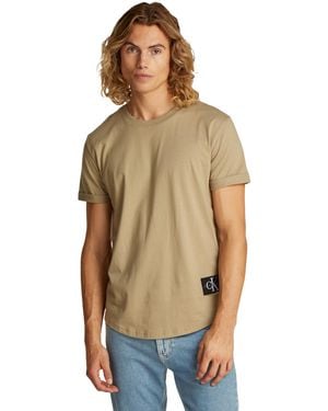 Calvin Klein Uomo T-shirt iche Corte Badge Turn Up Sleeve in Cotone - Multicolore